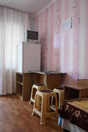Фото номера Трехместный номер с ванной комнатой Мини-отель Баттерфляй г. Железный Порт 6