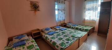Фото номера Улучшенный четырехместный номер Гостевой дом Место под Солнцем г. Железный Порт 5
